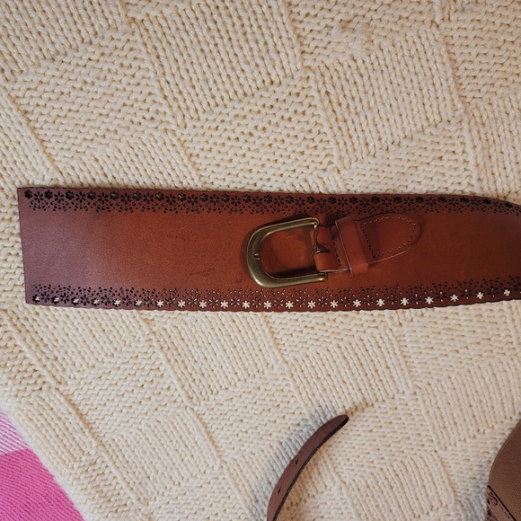 Genuine Leather Belt with Elastic, and Floral trim cutout - Picture 2 of 9